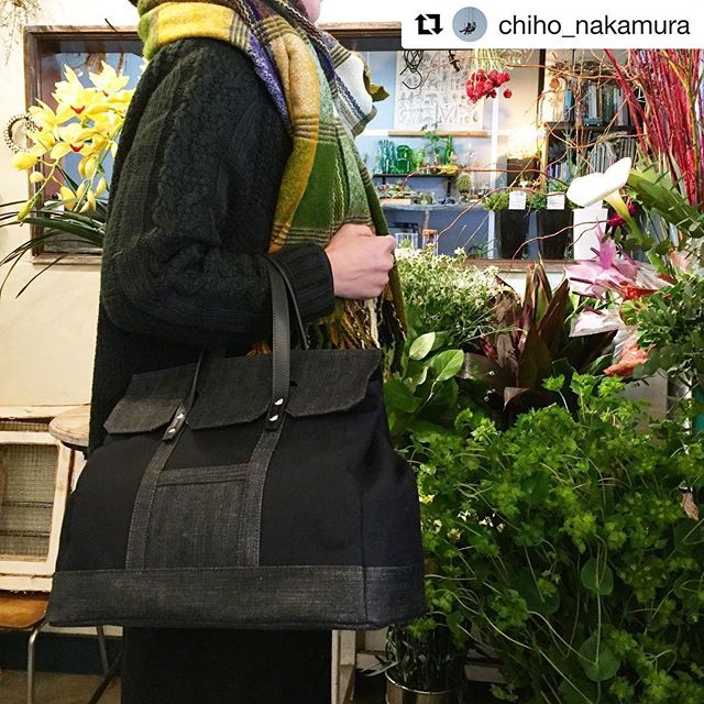 kiloatboaさん展示受注会明日までになります!#Repost @chiho_nakamura with @get_repost・・・KILOATBOA展示販売・受注会定番商品も揃えております今日、明日は私達も会場におります皆様のご来場お待ちしております・2018.1.13(sat)-21(sun)11:00-16:0016日(火)定休日(13.14.20.21日は私共も店舗におります)・会場 :Flower Bird×GREENGREENプランツ研究所 ・福岡県筑後市羽犬塚339-1TEL 0942 53 1383駐車場有・#kiloatboa #キロートボア#hippie #art #leather #leatherbag #leathercraft #handmade #leatherwork #leathergoods #madeinjapan #財布 #革財布 #革製品 #福岡 #久留米 #筑後 #柳川 #八女 #大牟田 #みやま
